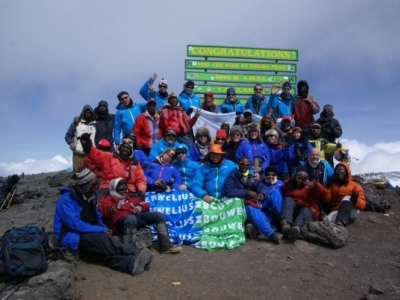 Lees hier verslagen van bijzondere Kilimanjaro sponsor beklimmingen