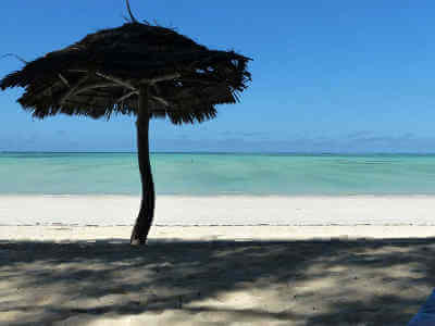 Zanzibar of Unguja is het grootste koraal eiland voor de kust van Tanzania met geweldige stranden.